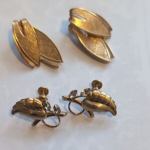 Elegant Gold Leaf Earrings Set